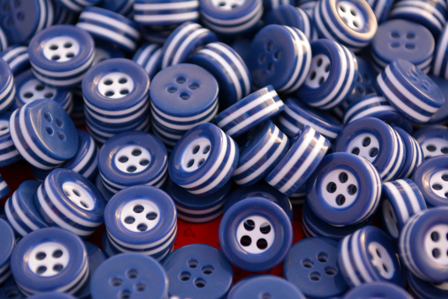 100 white and blue STRIPED BUTTONS - 5mm thick! - choose from sizes 18L 16L - great quality - Made in ITALY