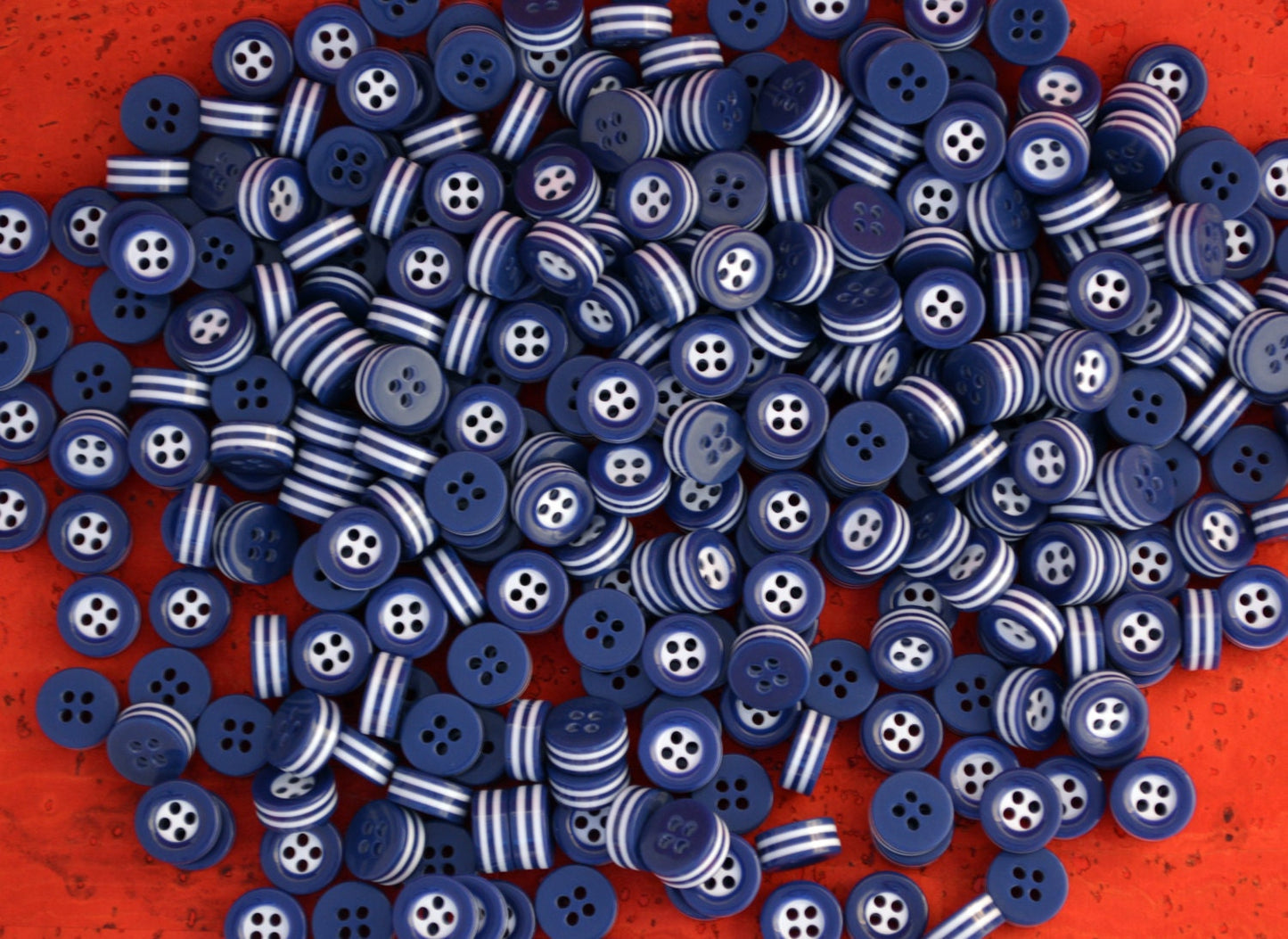 100 white and blue STRIPED BUTTONS - 5mm thick! - choose from sizes 18L 16L - great quality - Made in ITALY
