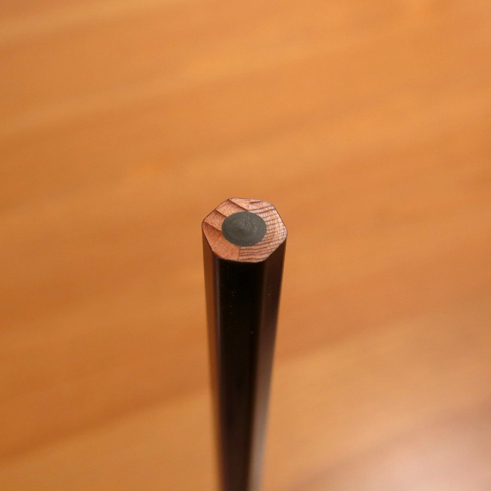 Mitsubishi Hi-Uni Super DX 8B super soft large core pencil - RARE! Made in Japan