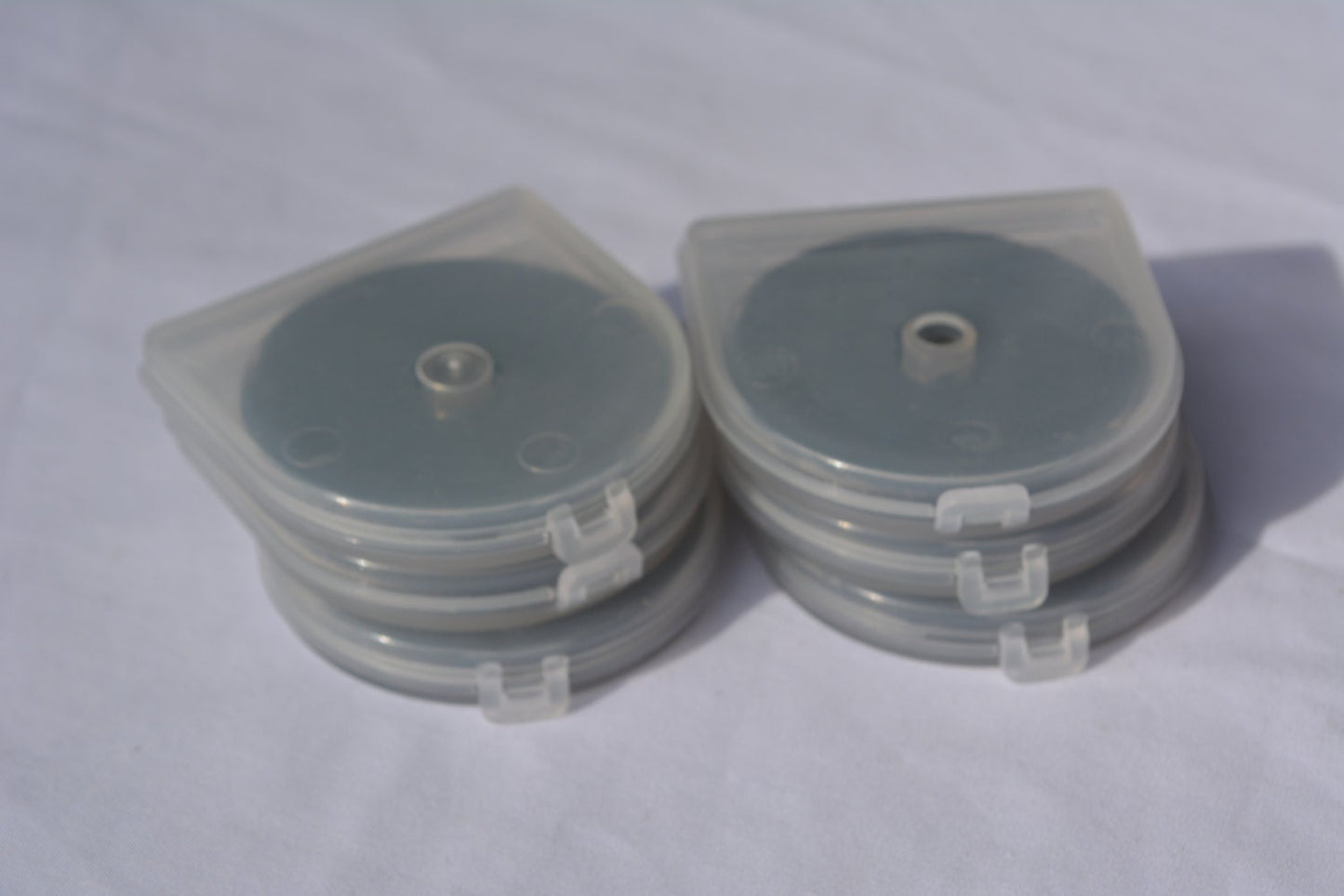 10 pack 45mm Rotary Blades for OLFA / Fiskars / TRUE CUT brand cutters - excellent quality, with plastic storage container