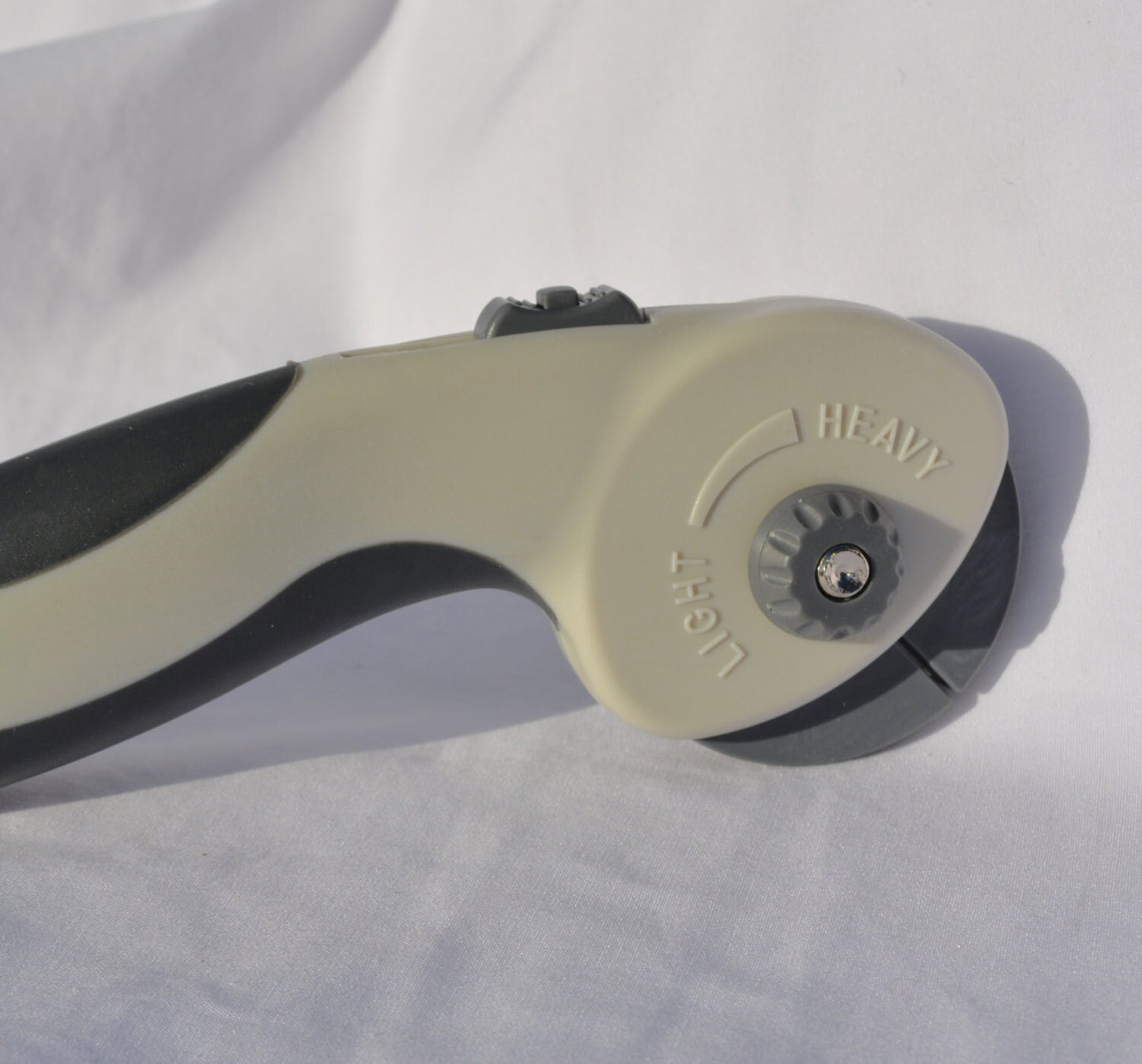 Thackery Handmade RC1-45 ERGONOMIC ROTARY CUTTER - for use with 45mm Cutting Blades - left or right handed!