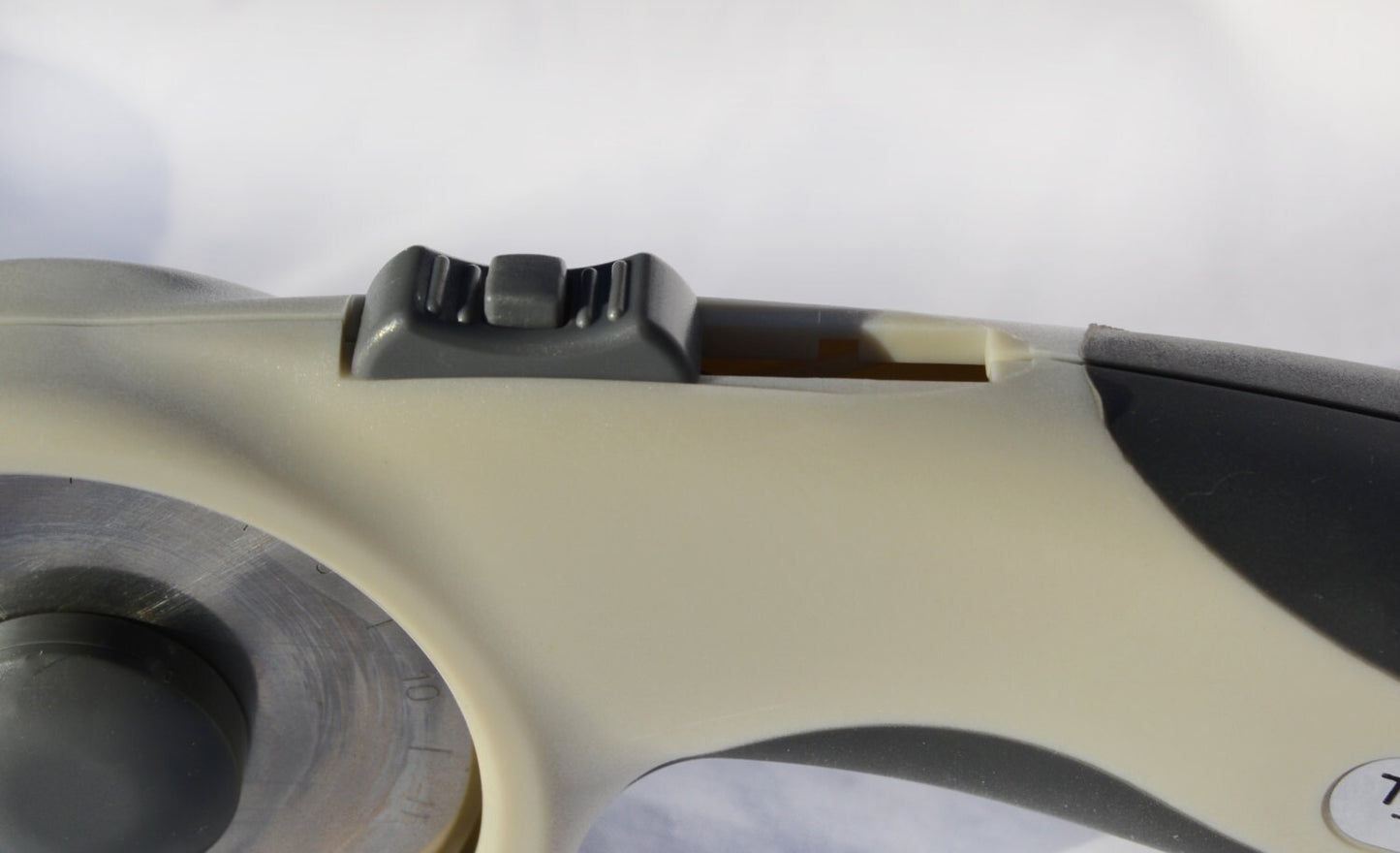 Thackery Handmade RC1-45 ERGONOMIC ROTARY CUTTER - for use with 45mm Cutting Blades - left or right handed!