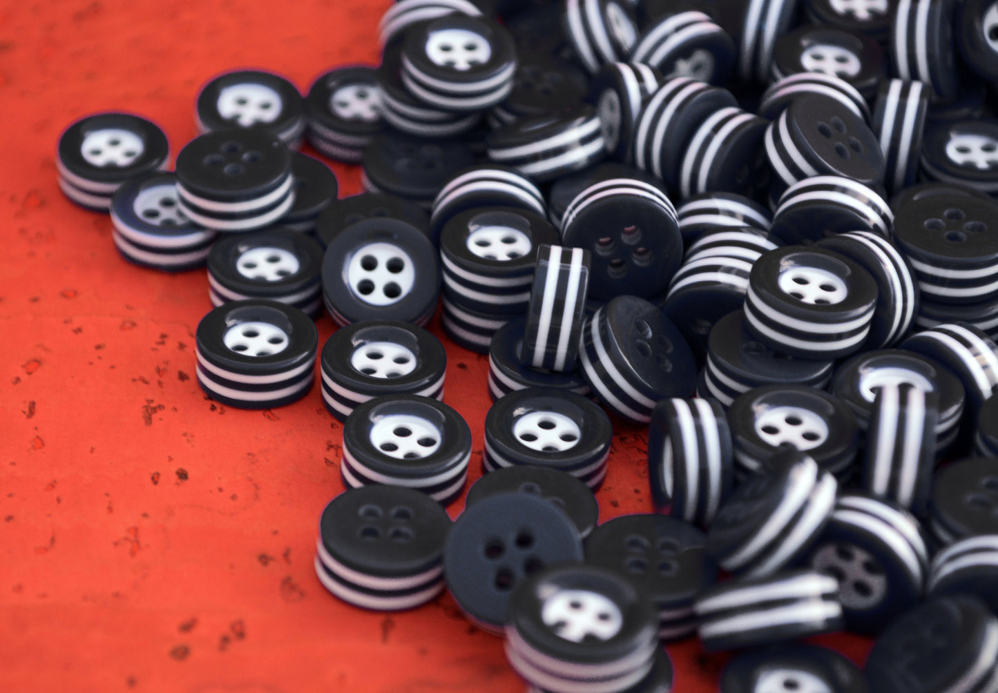 50 white and black STRIPED BUTTONS - 5mm thick! - choose from sizes 18L 16L - great quality - Made in ITALY