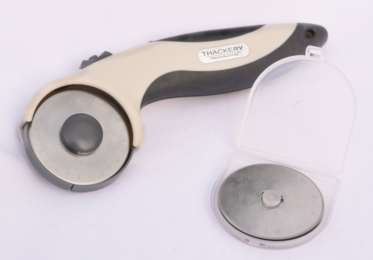 Thackery RC1-45C ROTARY CUTTER w/ 10 BLADES - uses 45mm Cutting Blades - ergonomic left or right handed!